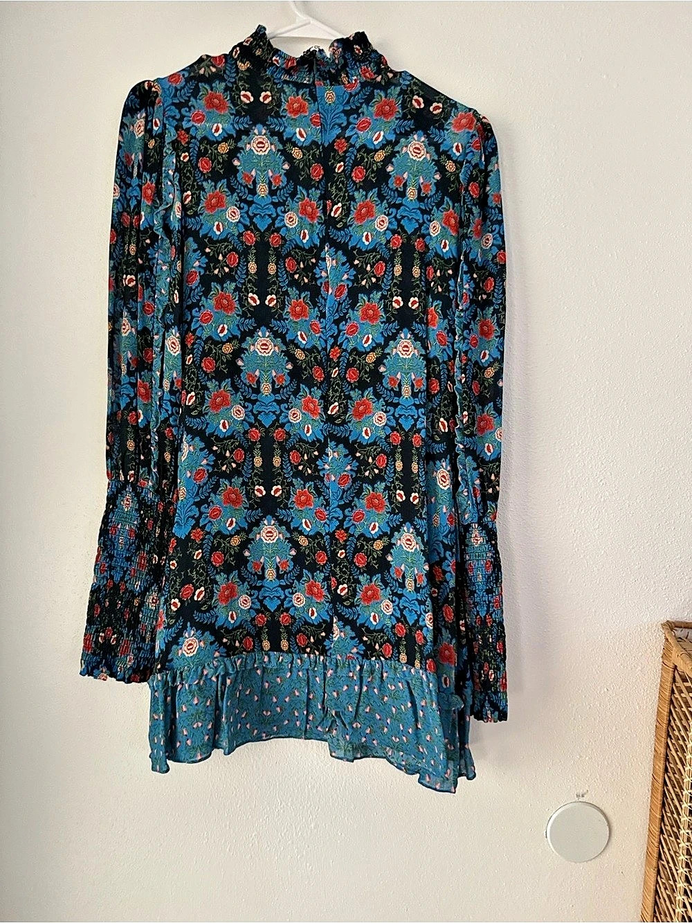 Farm Rio Floral Ruffle Hem Blouse in Blue & Black Size Medium - Picture 7 of 11